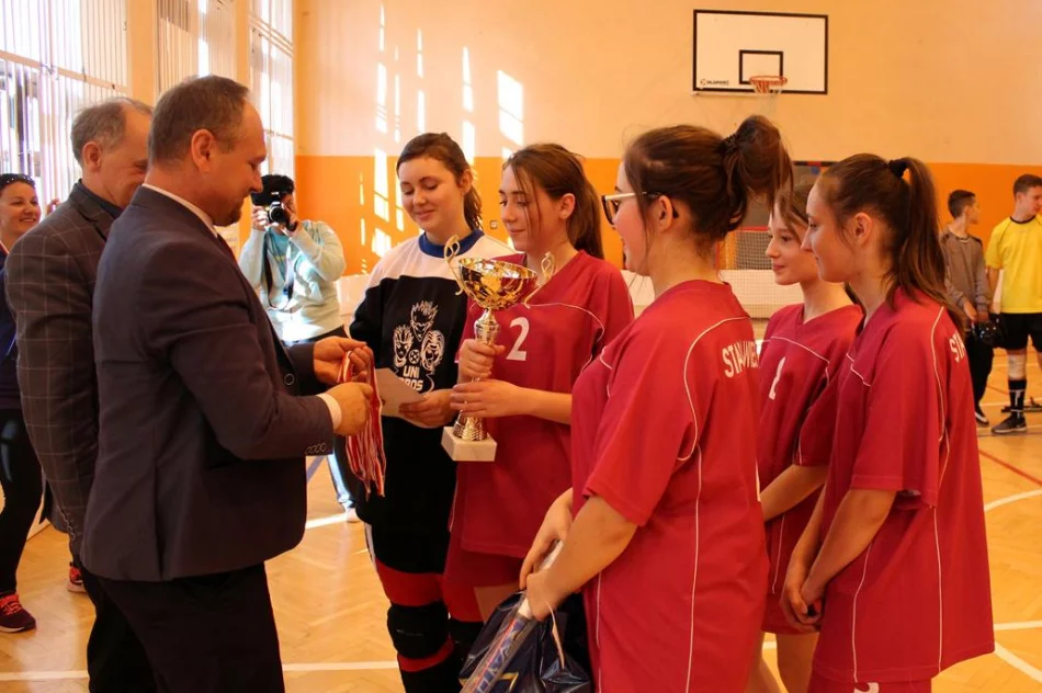 Młodzieżowe Mistrzostwa Gminy Limanowa w Unihokeju Dziewcząt i Chłopców  - zdjęcie 6