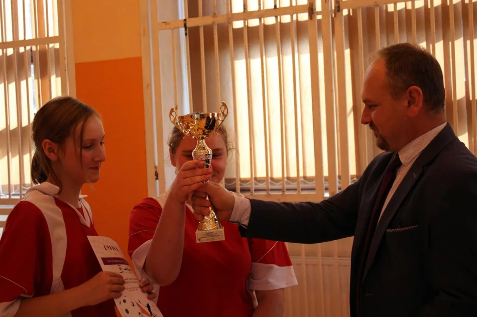 Młodzieżowe Mistrzostwa Gminy Limanowa w Unihokeju Dziewcząt i Chłopców  - zdjęcie 12