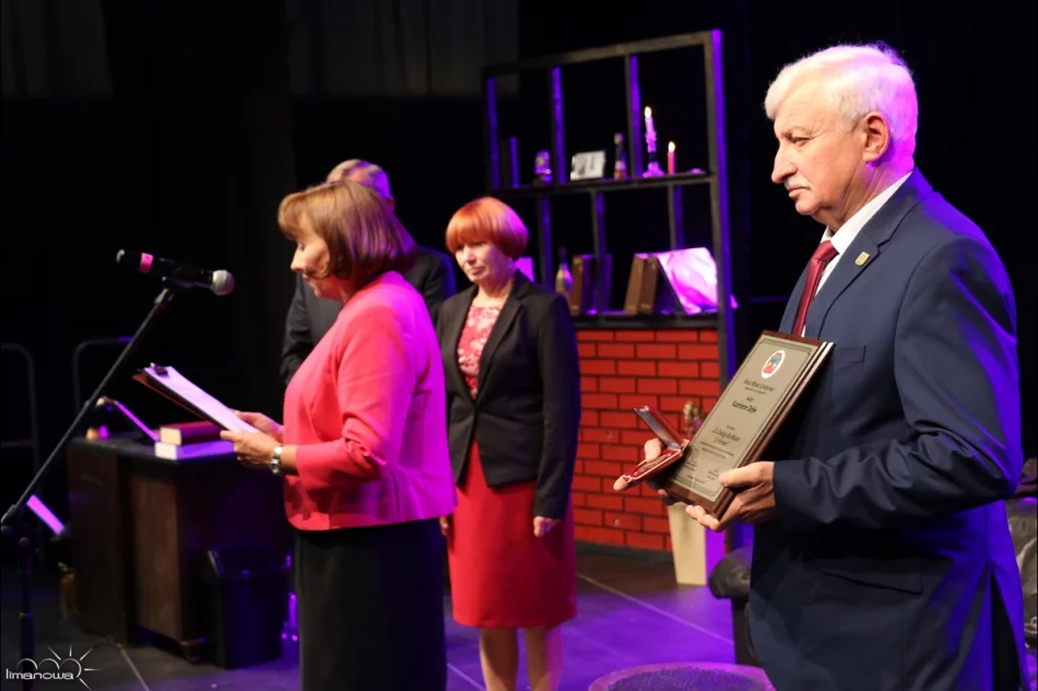 JESIENNE SPOTKANIE Z TEATREM Z MIEJSKIMI ODZNACZENIAMI - zdjęcie 2