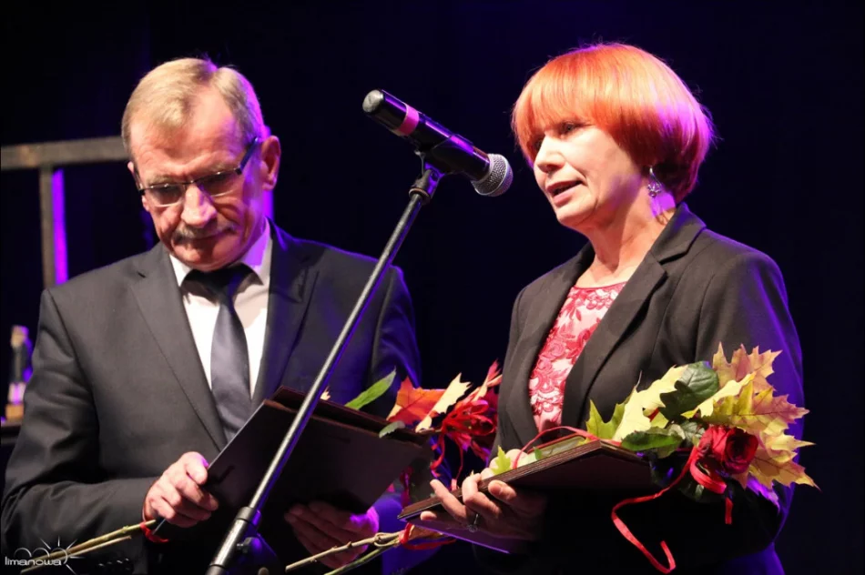 Miejskie odznaczenia podczas Jesiennego Spotkania z Teatrem - zdjęcie 11