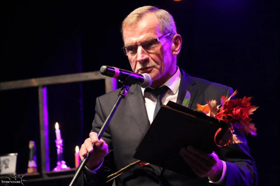 Miejskie odznaczenia podczas Jesiennego Spotkania z Teatrem - zdjęcie 12