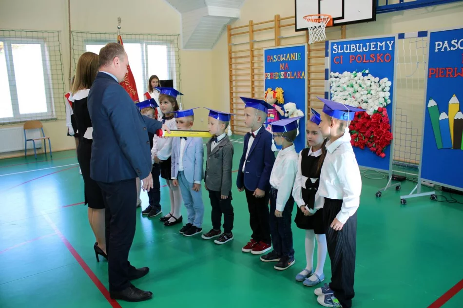 Ślubowanie uczniów w SP nr 1 w Siekierczynie  - zdjęcie 4