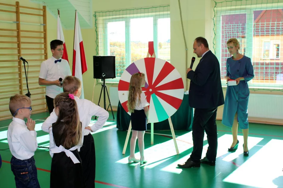 Ślubowanie uczniów w SP nr 1 w Siekierczynie  - zdjęcie 5