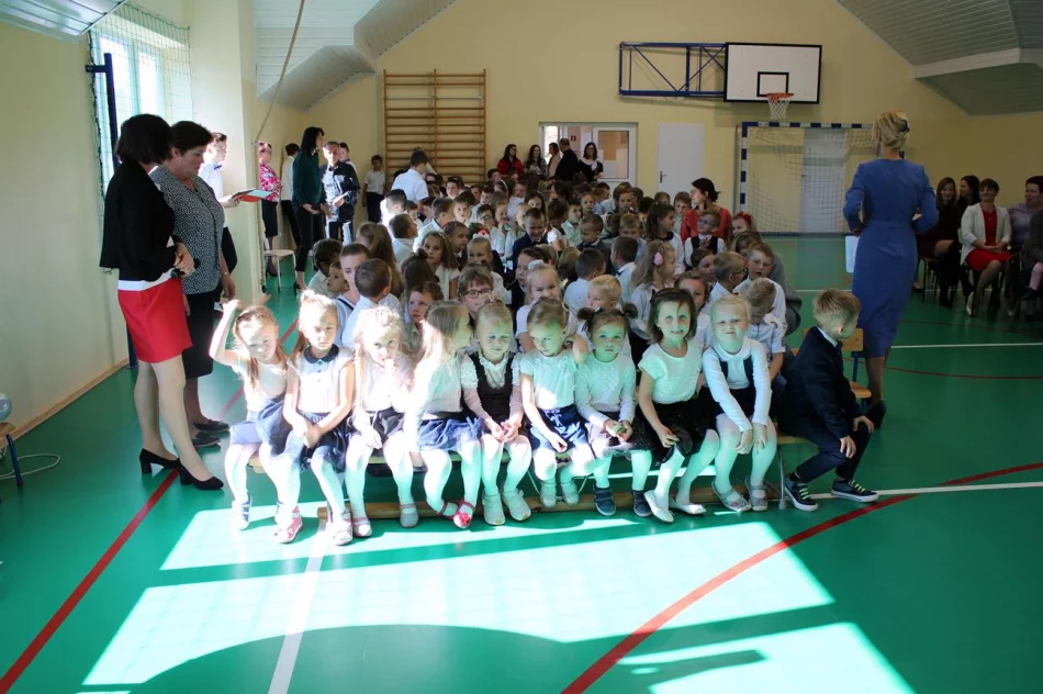 Ślubowanie uczniów w SP nr 1 w Siekierczynie  - zdjęcie 7