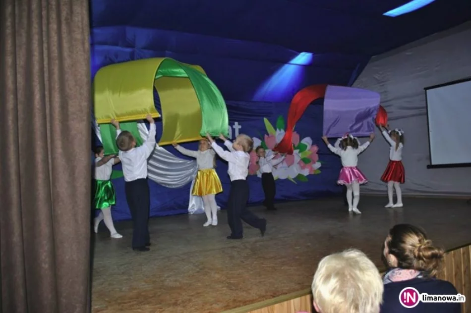 Biskup na jubileuszu 15-lecia parafialnego przedszkola - zdjęcie 3