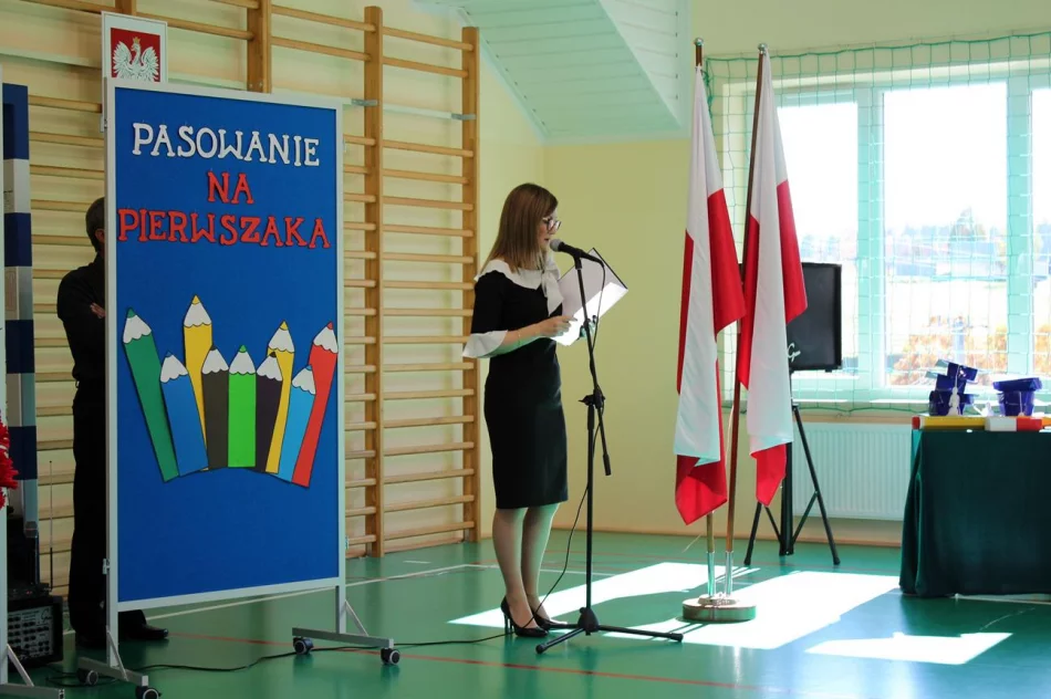 Ślubowanie uczniów w SP nr 1 w Siekierczynie  - zdjęcie 9