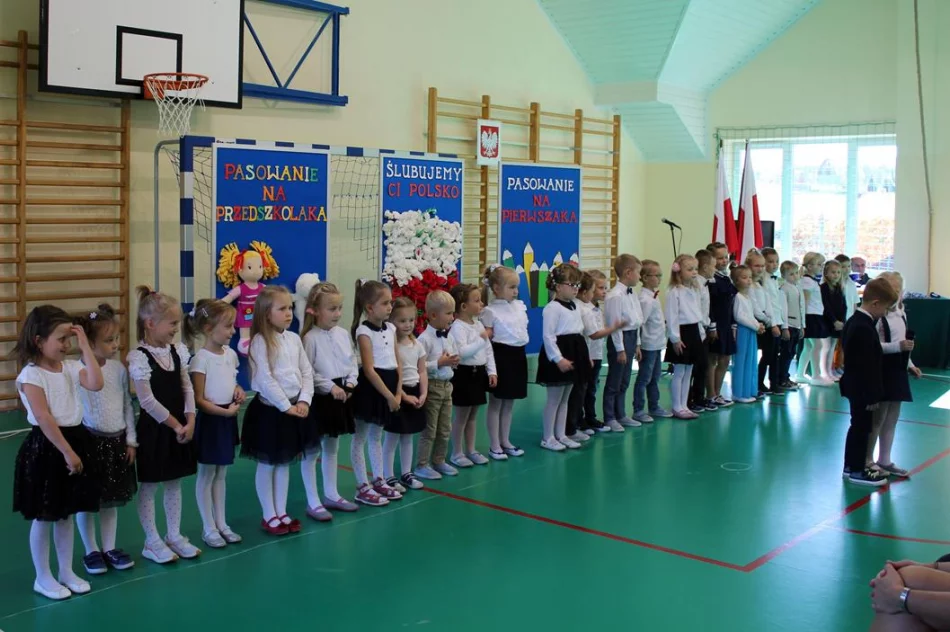 Ślubowanie uczniów w SP nr 1 w Siekierczynie  - zdjęcie 14