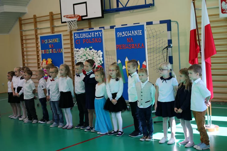 Ślubowanie uczniów w SP nr 1 w Siekierczynie  - zdjęcie 17