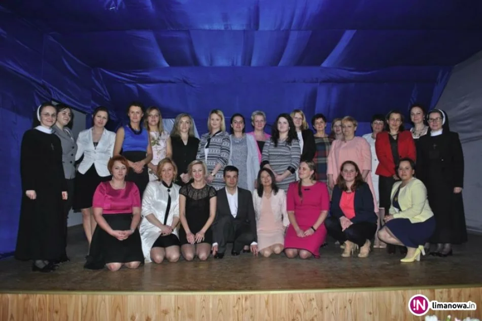 Biskup na jubileuszu 15-lecia parafialnego przedszkola - zdjęcie 4