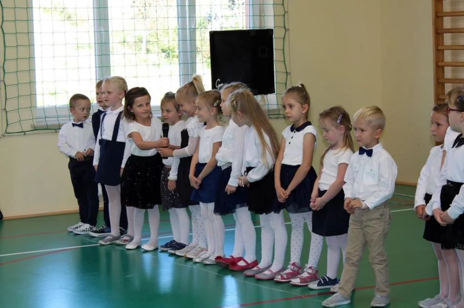 Ślubowanie uczniów w SP nr 1 w Siekierczynie  - zdjęcie 19