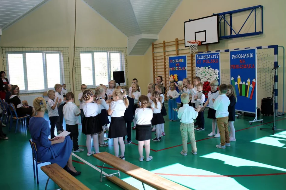 Ślubowanie uczniów w SP nr 1 w Siekierczynie  - zdjęcie 20