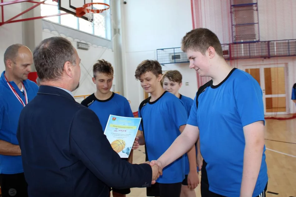 Znani Mistrzowie Gminy w Koszykówce 3x3 - zdjęcie 12