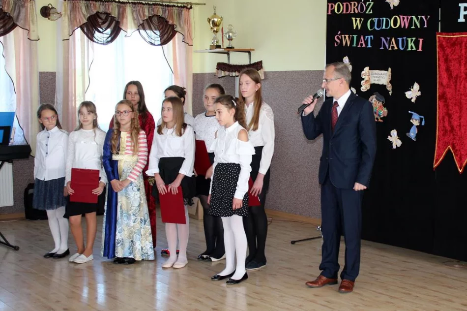 Pierwszoklasiści z SP Wysokie uroczyście włączeni w grono uczniów  - zdjęcie 4