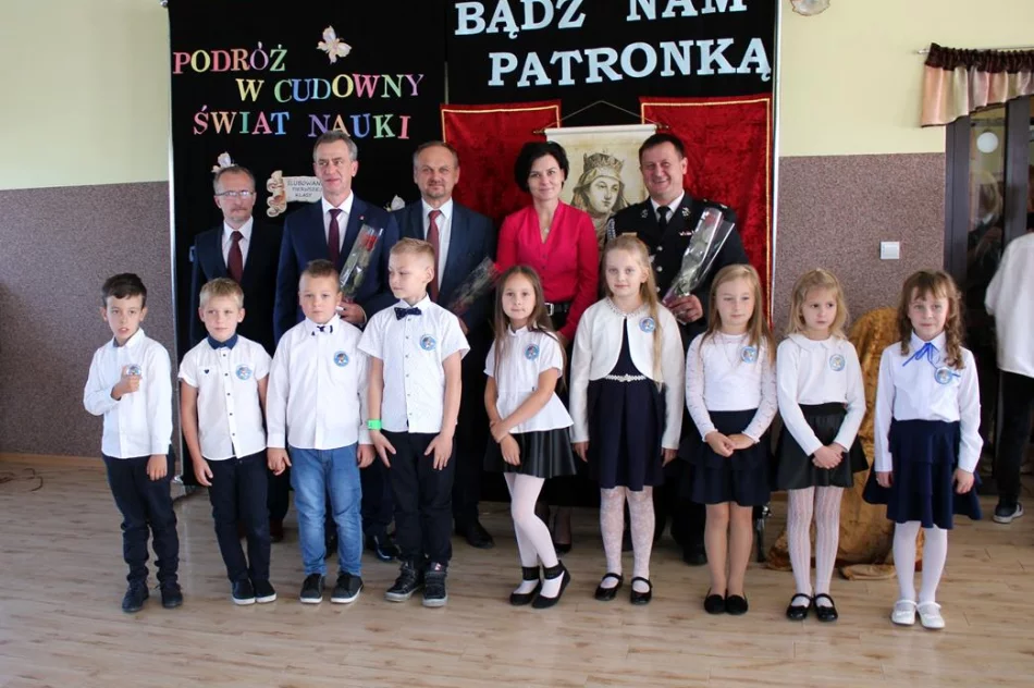 Pierwszoklasiści z SP Wysokie uroczyście włączeni w grono uczniów  - zdjęcie 5