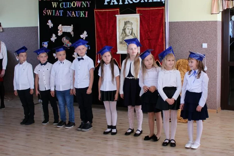 Pierwszoklasiści z SP Wysokie uroczyście włączeni w grono uczniów  - zdjęcie 8