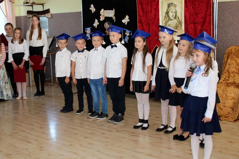 Pierwszoklasiści z SP Wysokie uroczyście włączeni w grono uczniów  - zdjęcie 9