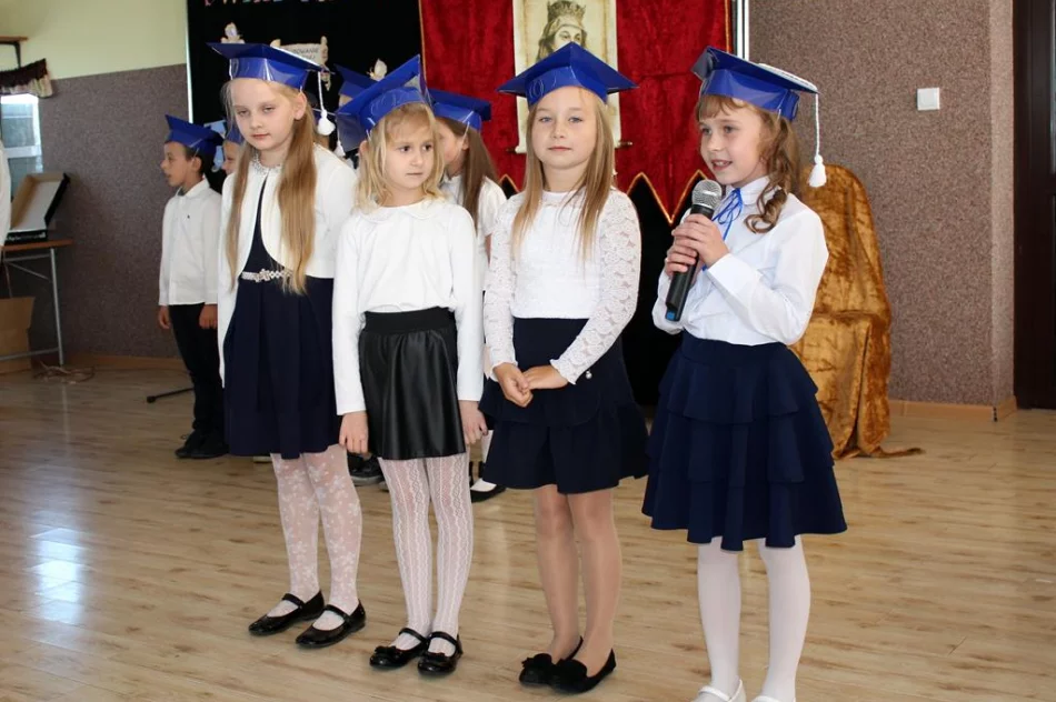 Pierwszoklasiści z SP Wysokie uroczyście włączeni w grono uczniów  - zdjęcie 12