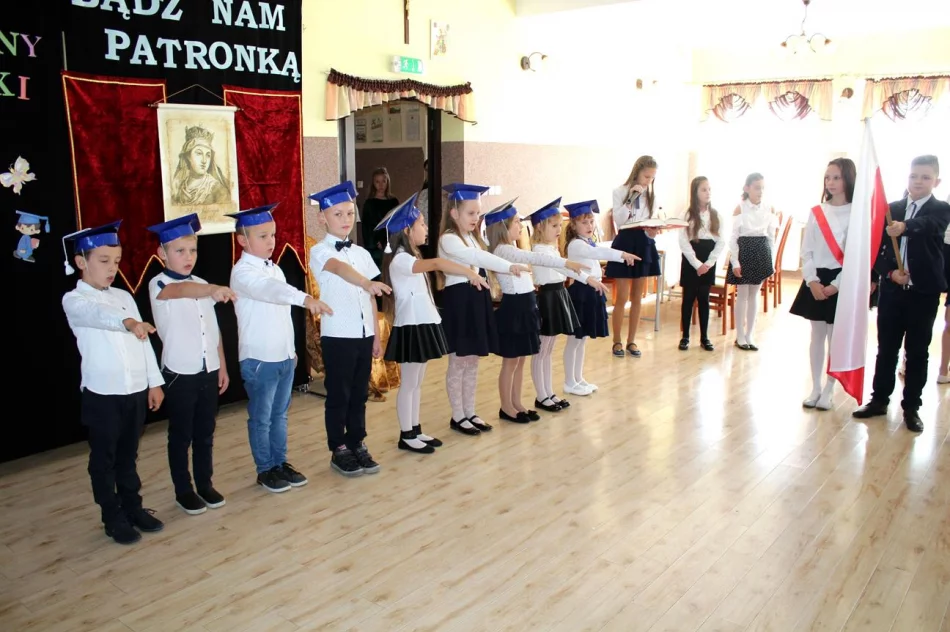 Pierwszoklasiści z SP Wysokie uroczyście włączeni w grono uczniów  - zdjęcie 14