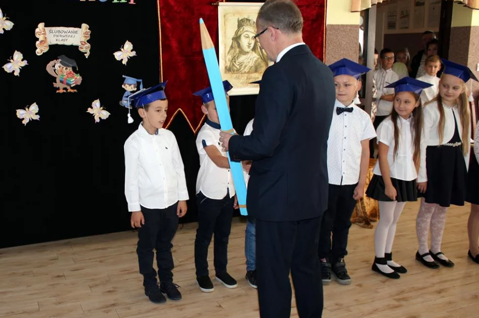 Pierwszoklasiści z SP Wysokie uroczyście włączeni w grono uczniów  - zdjęcie 20
