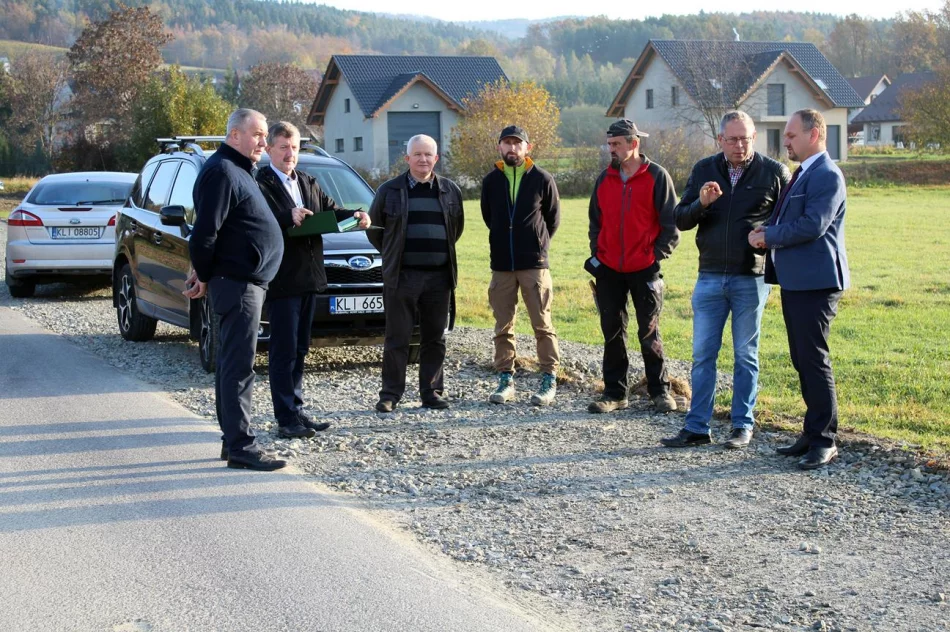 Kolejne gminne drogi po odbiorach  - zdjęcie 15