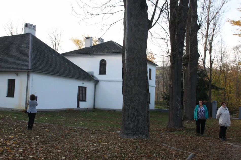 Spacery odkrywają historię miejscowości i związanych z nimi osób - zdjęcie 12