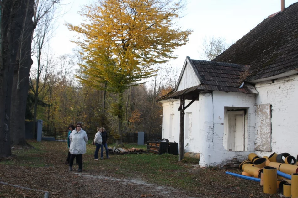 Spacery odkrywają historię miejscowości i związanych z nimi osób - zdjęcie 13
