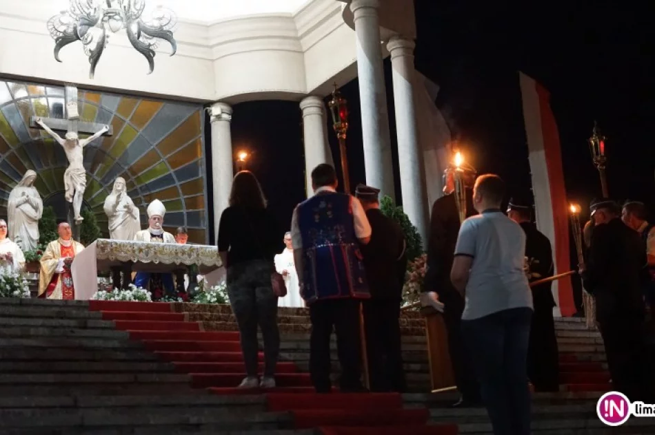 Wierni i duchowni modlili się za biskupa misjonarza (wideo) - zdjęcie 3