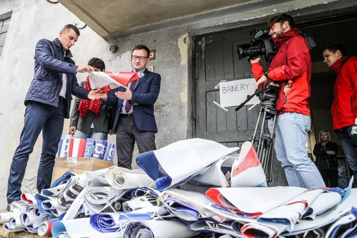 Drugie życie banerów. Nie wszędzie posprzątano po wyborach