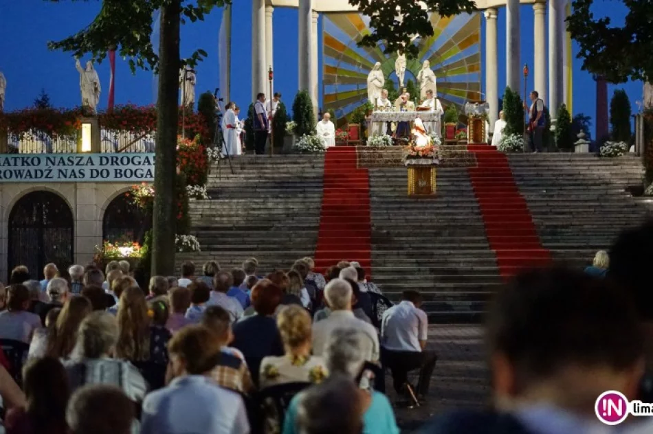 Wierni i duchowni modlili się za biskupa misjonarza (wideo) - zdjęcie 4