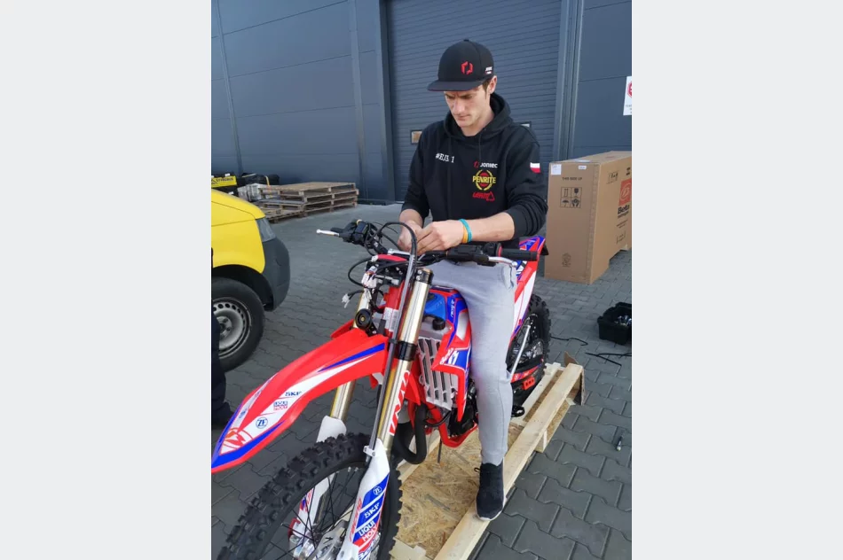 Emilowi Juszczakowi, wicemistrzowi świata, skradziono motocykle. Nagroda za wskazanie sprawcy  - zdjęcie 3