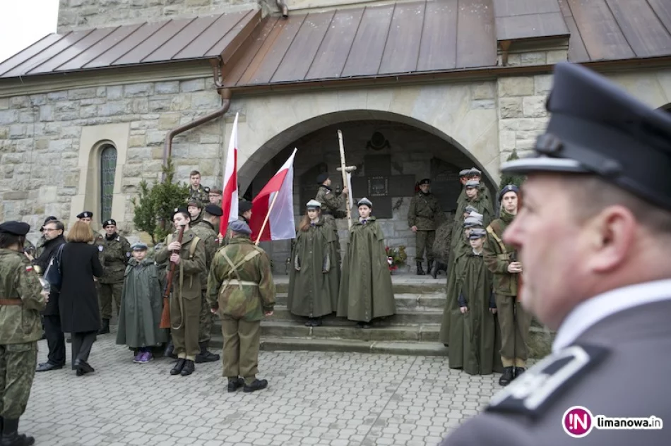 Oddali hołd ofiarom zbrodni katyńskiej i zmarłym w katastrofie smoleńskiej - zdjęcie 2