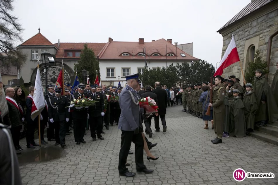 Oddali hołd ofiarom zbrodni katyńskiej i zmarłym w katastrofie smoleńskiej - zdjęcie 3