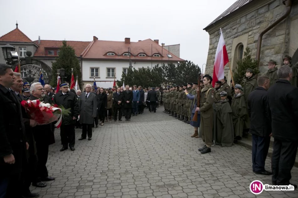 Oddali hołd ofiarom zbrodni katyńskiej i zmarłym w katastrofie smoleńskiej - zdjęcie 4