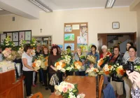 ,,Rękodzieło artystyczne - Kreatywny Senior". Wiązanki na Wszystkich Świętych w gminnych bibliotekach - zdjęcie główne