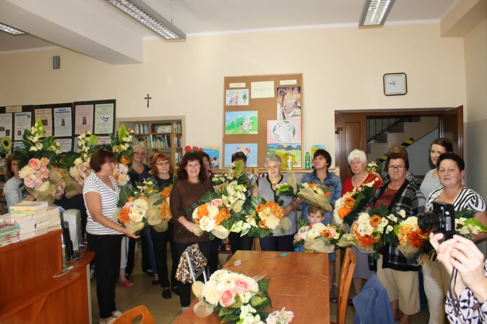 ,,Rękodzieło artystyczne - Kreatywny Senior". Wiązanki na Wszystkich Świętych w gminnych bibliotekach - zdjęcie 3