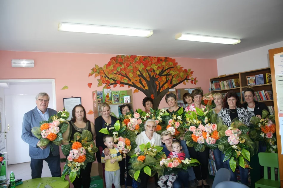 ,,Rękodzieło artystyczne - Kreatywny Senior". Wiązanki na Wszystkich Świętych w gminnych bibliotekach - zdjęcie 6