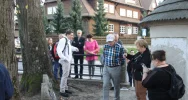 Słoneczna pogoda sprzyjała zwiedzaniu opactwa - zdjęcie 2