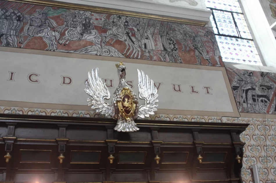 Słoneczna pogoda sprzyjała zwiedzaniu opactwa - zdjęcie 14