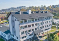 Zakażony 28-latek uciekł z kwarantanny i zagrał w meczu. Osadzono go w limanowskiej komendzie - zdjęcie główne