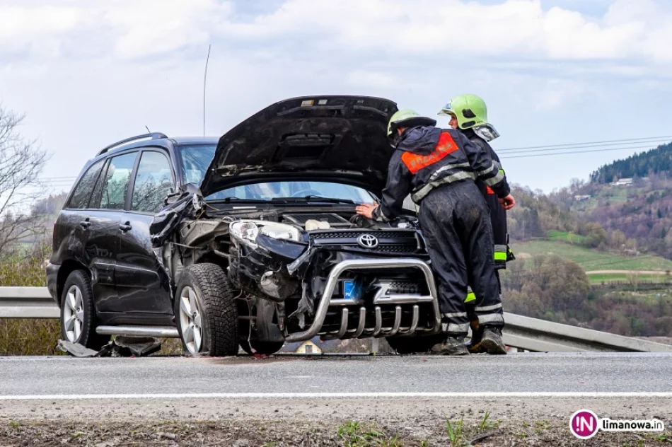 Kolizja samochodu z ciężarówką - zdjęcie 3