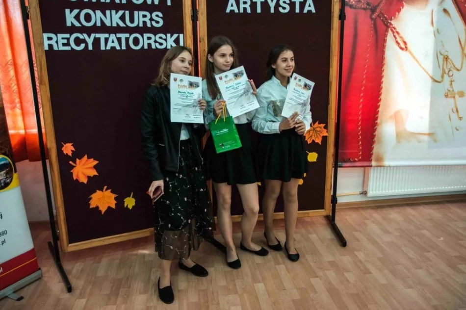 VI Powiatowy Konkurs Recytatorski „Jan Paweł II jako artysta” - zdjęcie 12