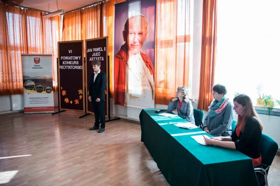 VI Powiatowy Konkurs Recytatorski „Jan Paweł II jako artysta” - zdjęcie 14