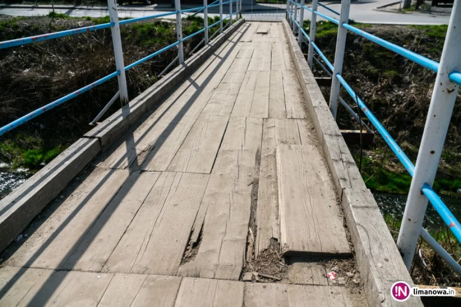 Śmieci w potoku i mostek z przeszkodami - zdjęcie 2