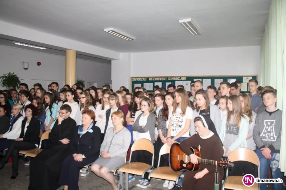 Wyjątkowy spektakl w rocznicę śmierci Ojca Świętego - zdjęcie 3