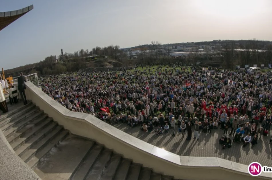 Limanowscy chórzyści zaśpiewali w Łagiewnikach - zdjęcie 2