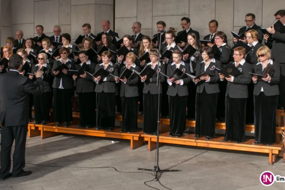 Limanowscy chórzyści zaśpiewali w Łagiewnikach - zdjęcie 4