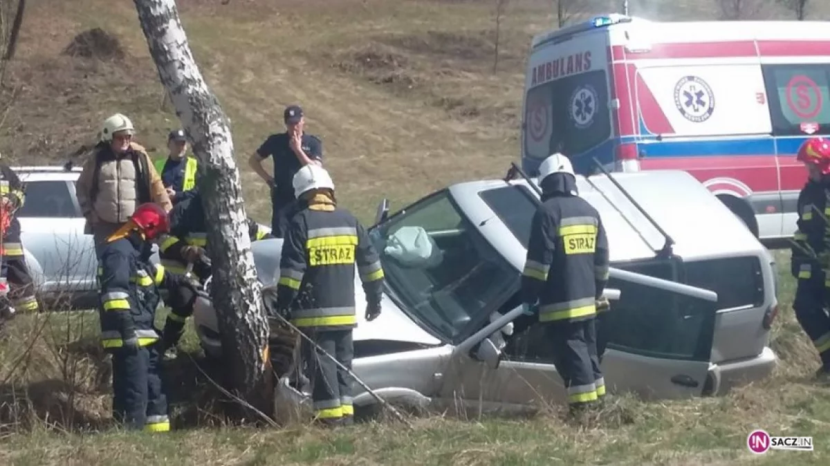 Muszyna: samochód wypadł z drogi. Dwoje rannych