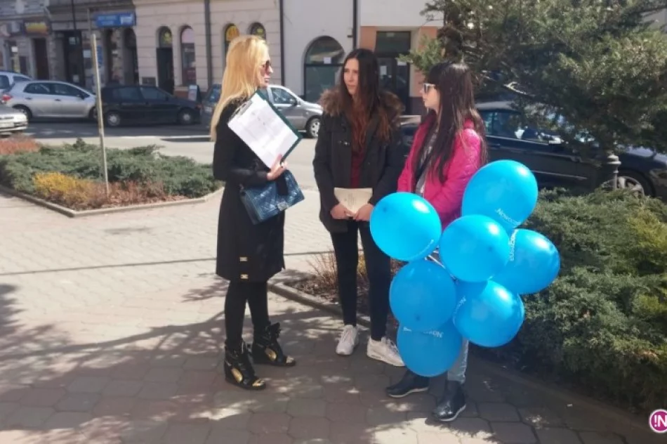 Nowoczesna rozdawała Konstytucję RP - zdjęcie 3