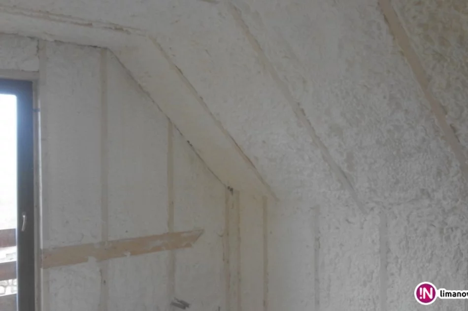 Cieplejszy dom zimą - docieplanie pianą poddaszy i skosów betonowych - zdjęcie 4