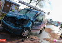 Groźnie wyglądająca kolizja dwóch pojazdów - zdjęcie główne